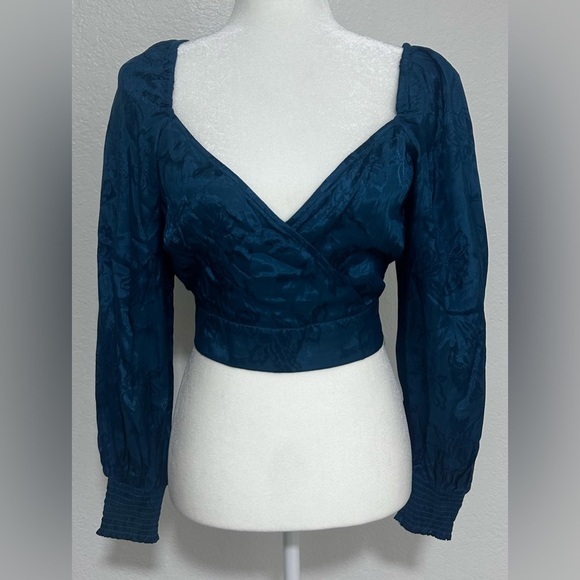 Band of the Free Camille Teal Satin Crossover Crop Top Size Small NWT - Picture 3 of 9
